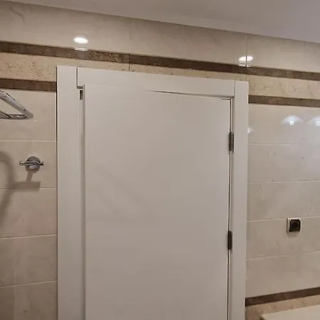 Луксозен Тристаен Апартамент В София Apartament