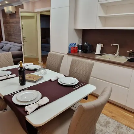 Луксозен Тристаен Апартамент В София Apartamento