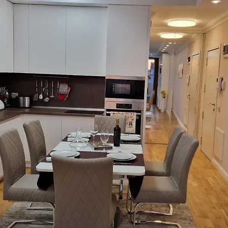 Apartament Луксозен Тристаен Апартамент В София *