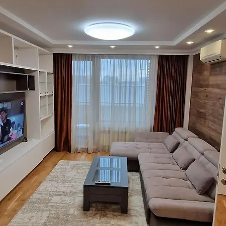 Луксозен Тристаен Апартамент В София Apartamento